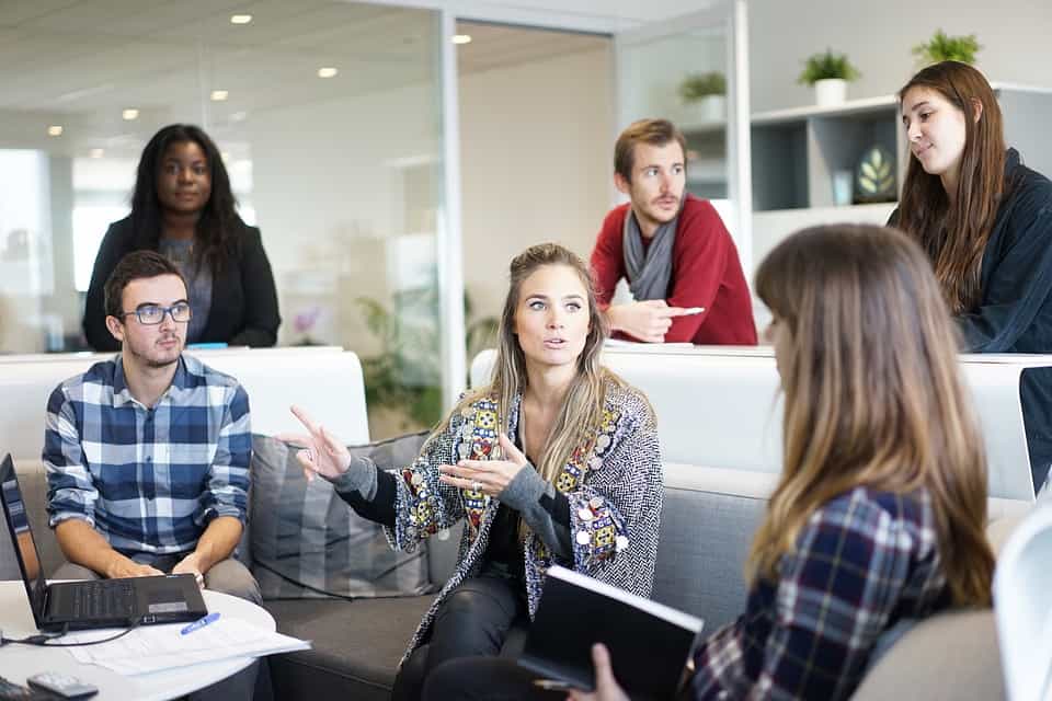 Comportamenti sul lavoro che fanno rischiare il posto